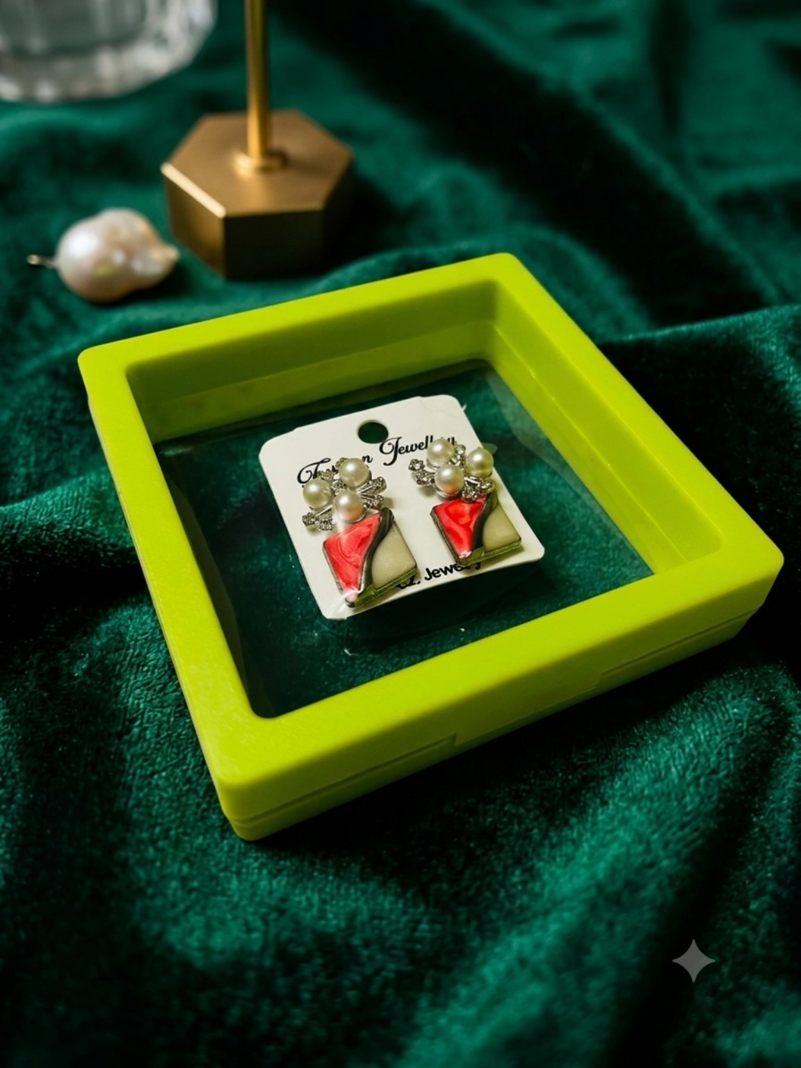 Long fashion earrings in red gift box